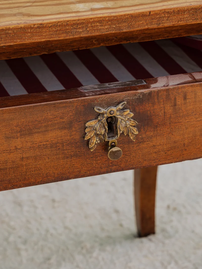 Francine, la table d'appoint en bois N°1471