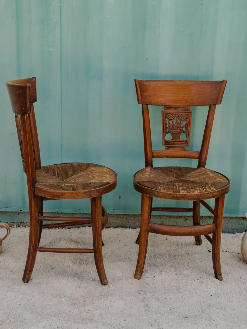 Claude, la paire de chaises en bois N°1503
