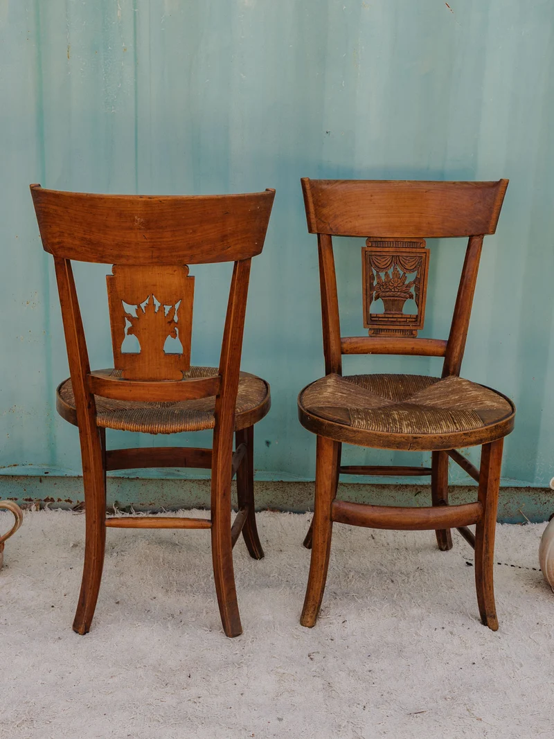 Claude, la paire de chaises en bois N°1503