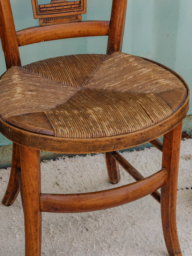 Claude, la paire de chaises en bois N°1503