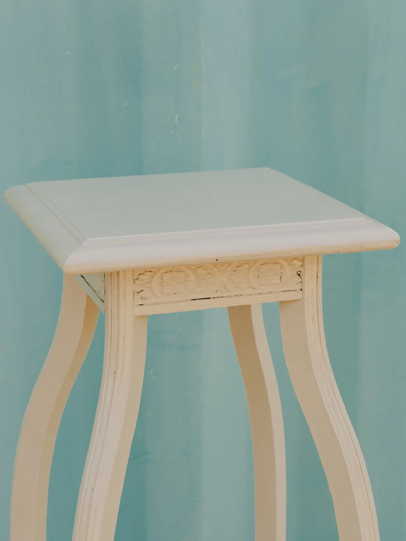 Francine, la sellette en bois blanc N°1470