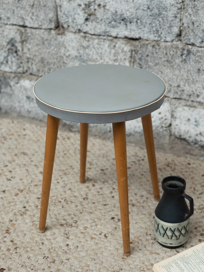Axel, le tabouret à l'assise en skaï N°726