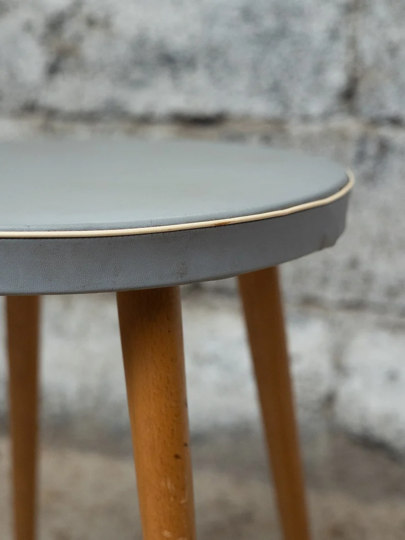 Axel, le tabouret à l'assise en skaï N°726