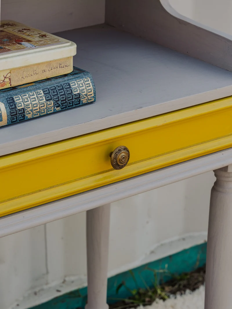 Gaëlle, le meuble d'appoint en bois gris et jaune N°1488
