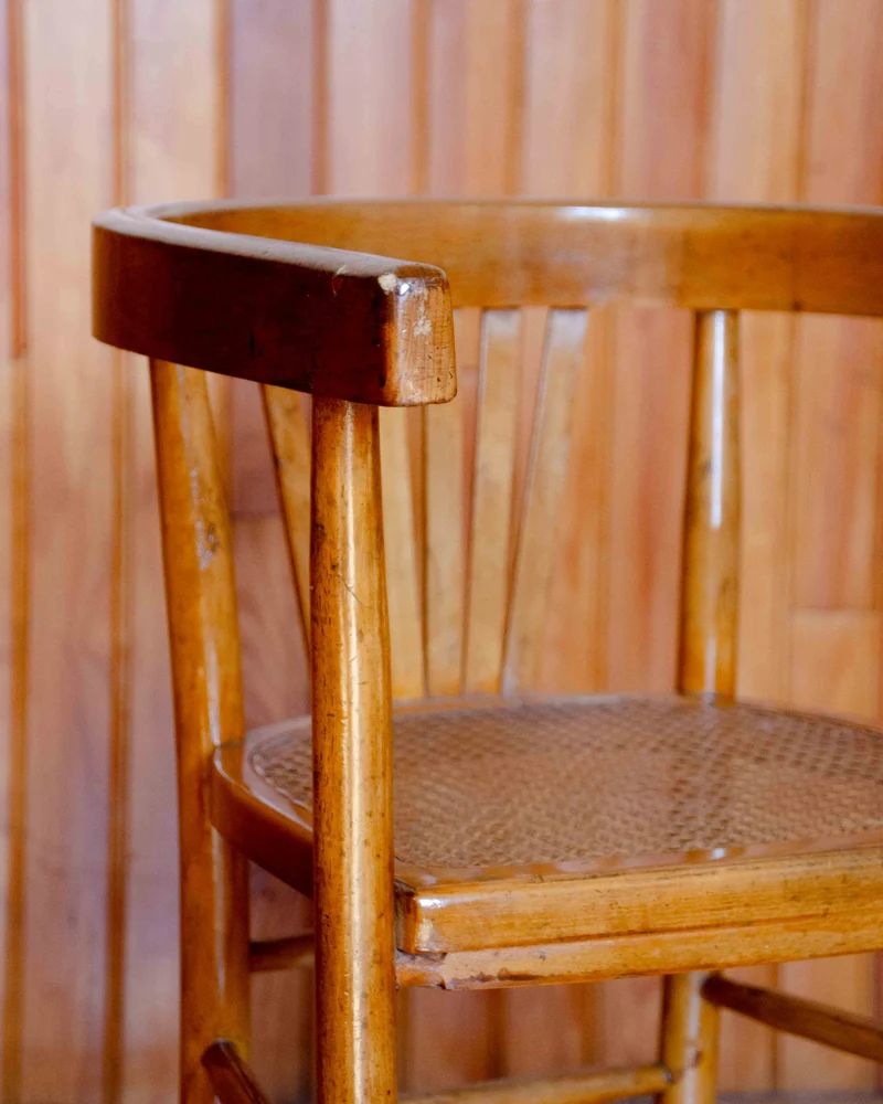 Ernest, le fauteuil en bois et cannage N°1498