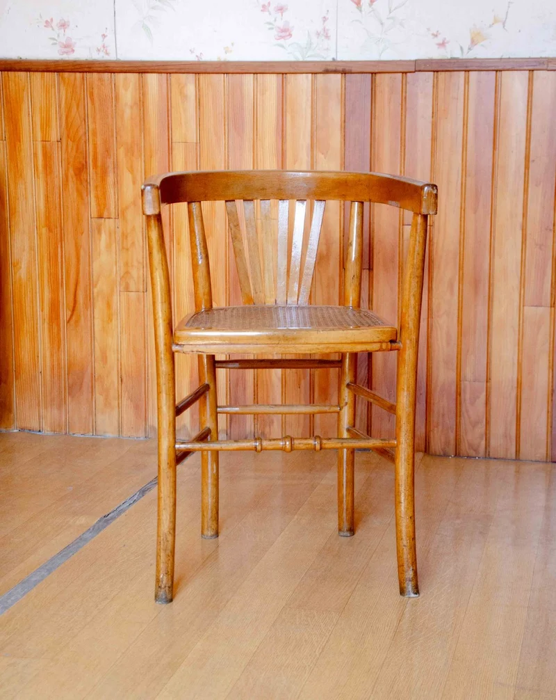 Ernest, le fauteuil en bois et cannage N°1498