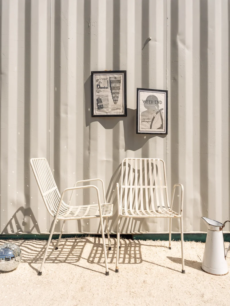 Alma, la paire de chaises en métal blanc N°1810