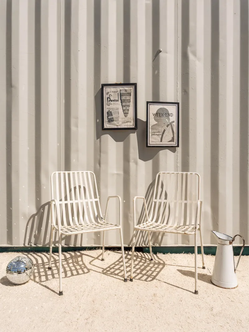 Alma, la paire de chaises en métal blanc N°1810