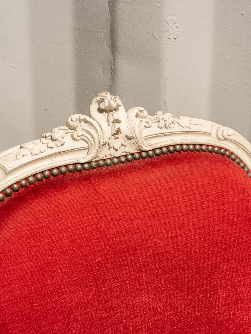 Ernest, le fauteuil en tissu rouge et bois N°1519