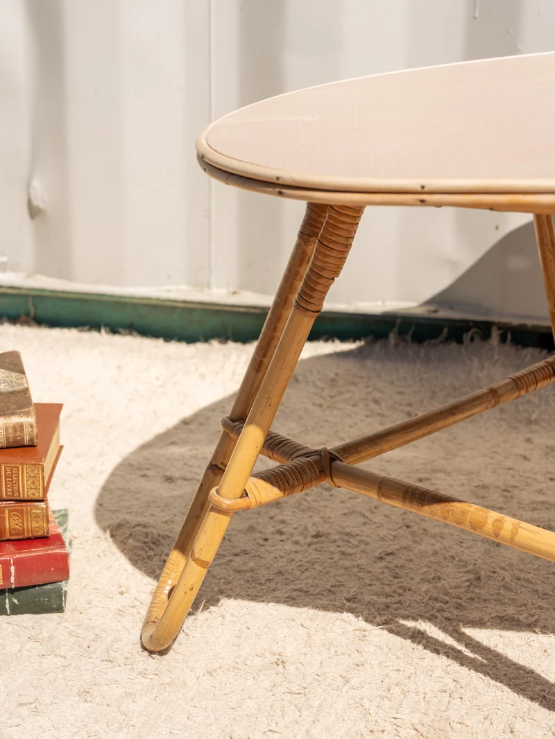 Francine, la table d'appoint en rotin N°1452