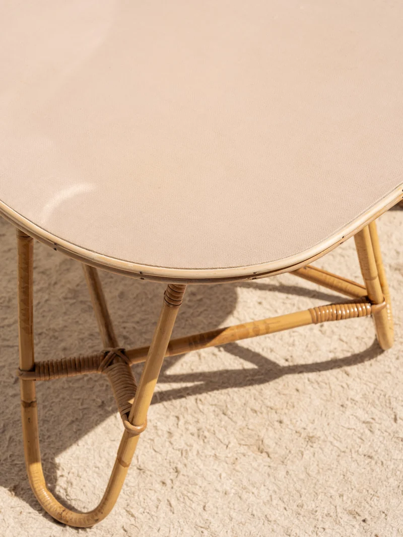 Francine, la table d'appoint en rotin N°1452