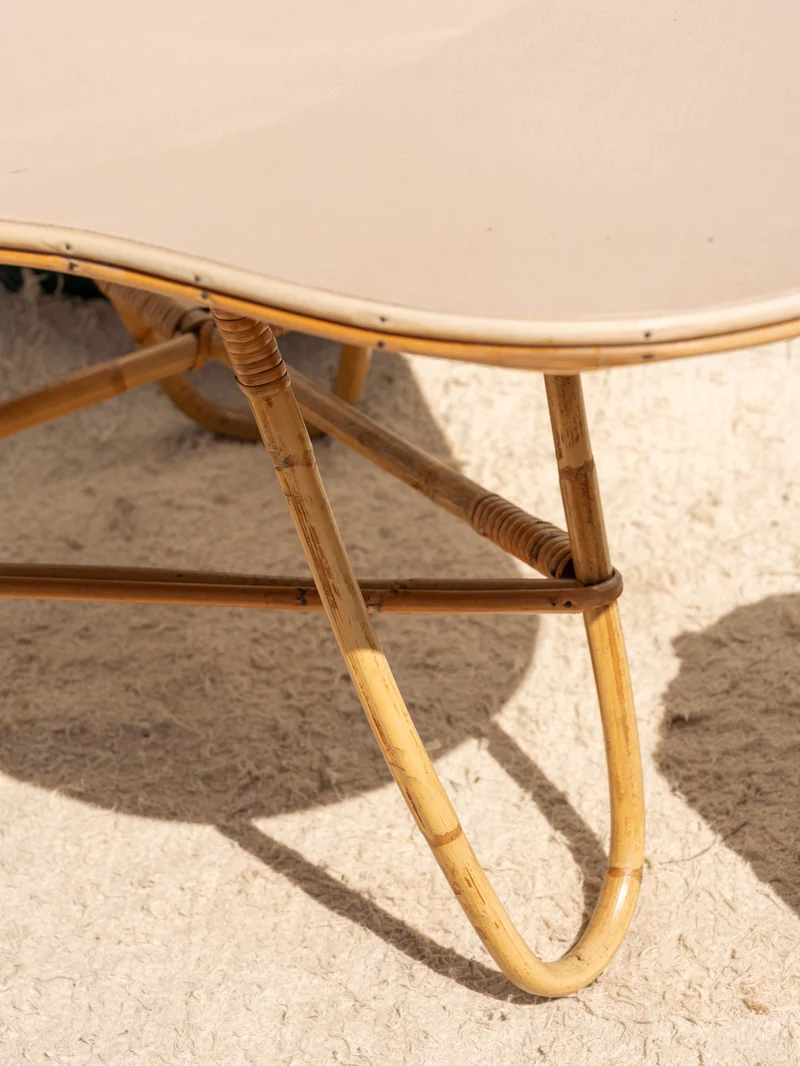 Francine, la table d'appoint en rotin N°1452
