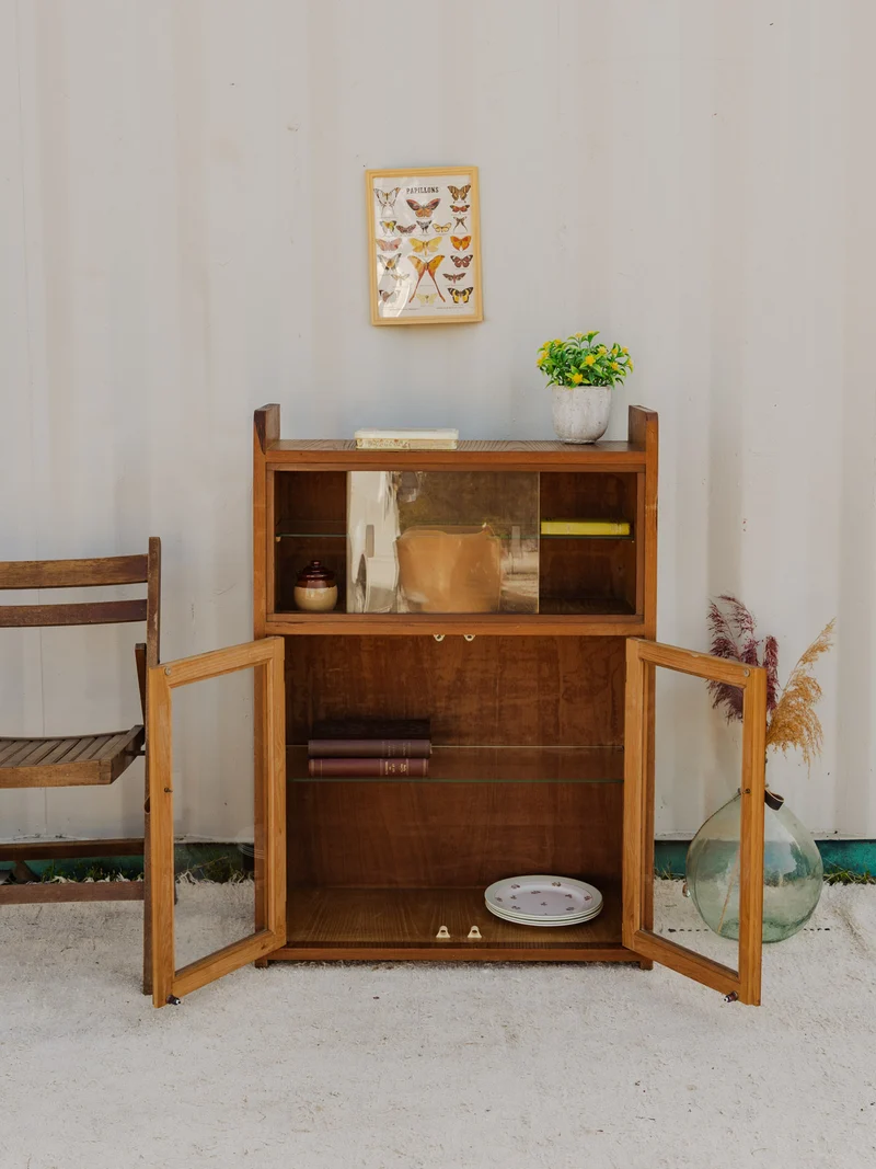 Victoria, la petite vitrine en bois N°1308