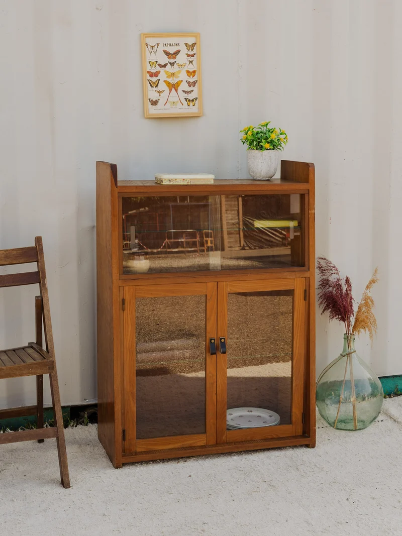 Victoria, la petite vitrine en bois N°1308