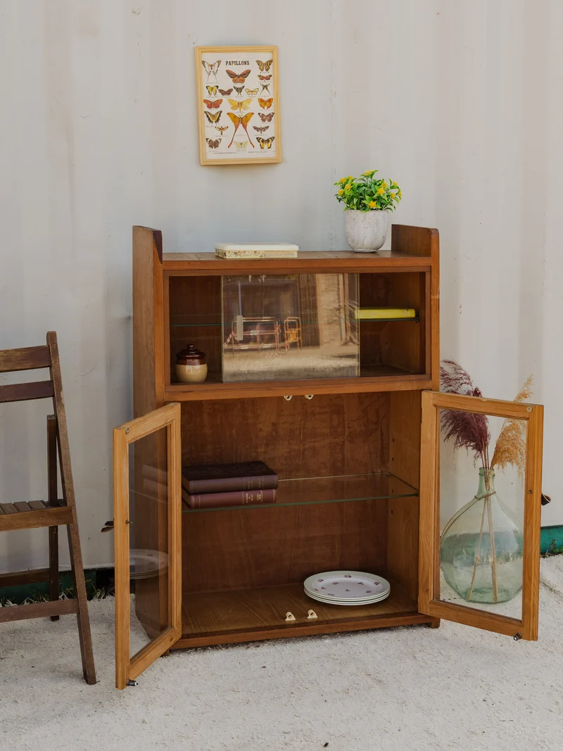 Victoria, la petite vitrine en bois N°1308