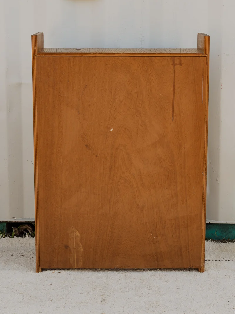 Victoria, la petite vitrine en bois N°1308
