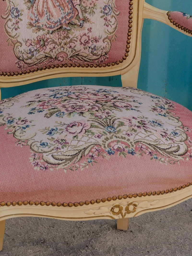 Ernest, le lot de 4 fauteuils en bois beige et tissu rose N°1538
