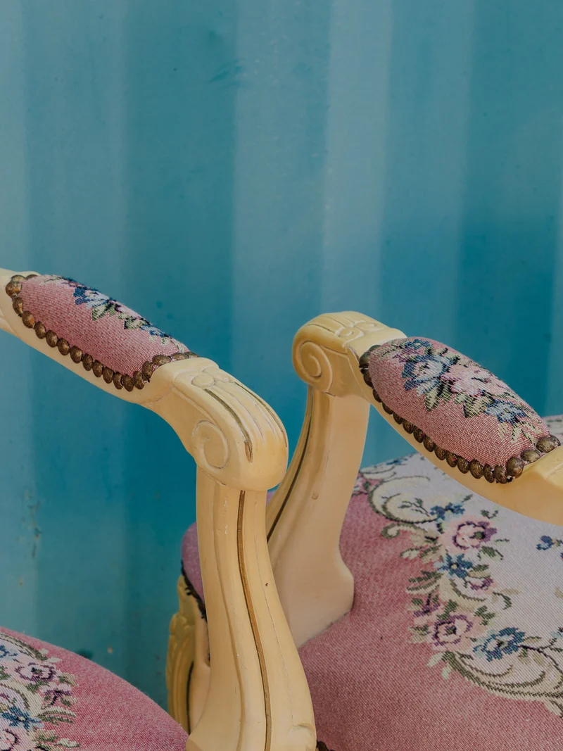 Ernest, le lot de 4 fauteuils en bois beige et tissu rose N°1538