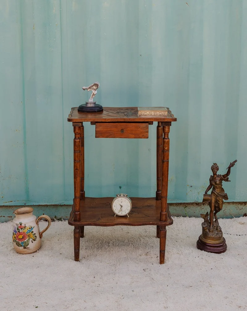 Francine, la table d'appoint en bois N°1469
