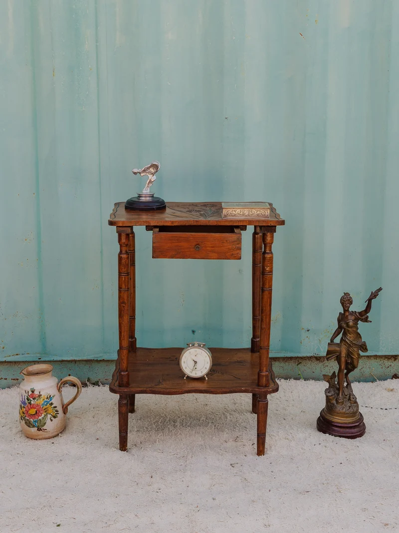 Francine, la table d'appoint en bois N°1469