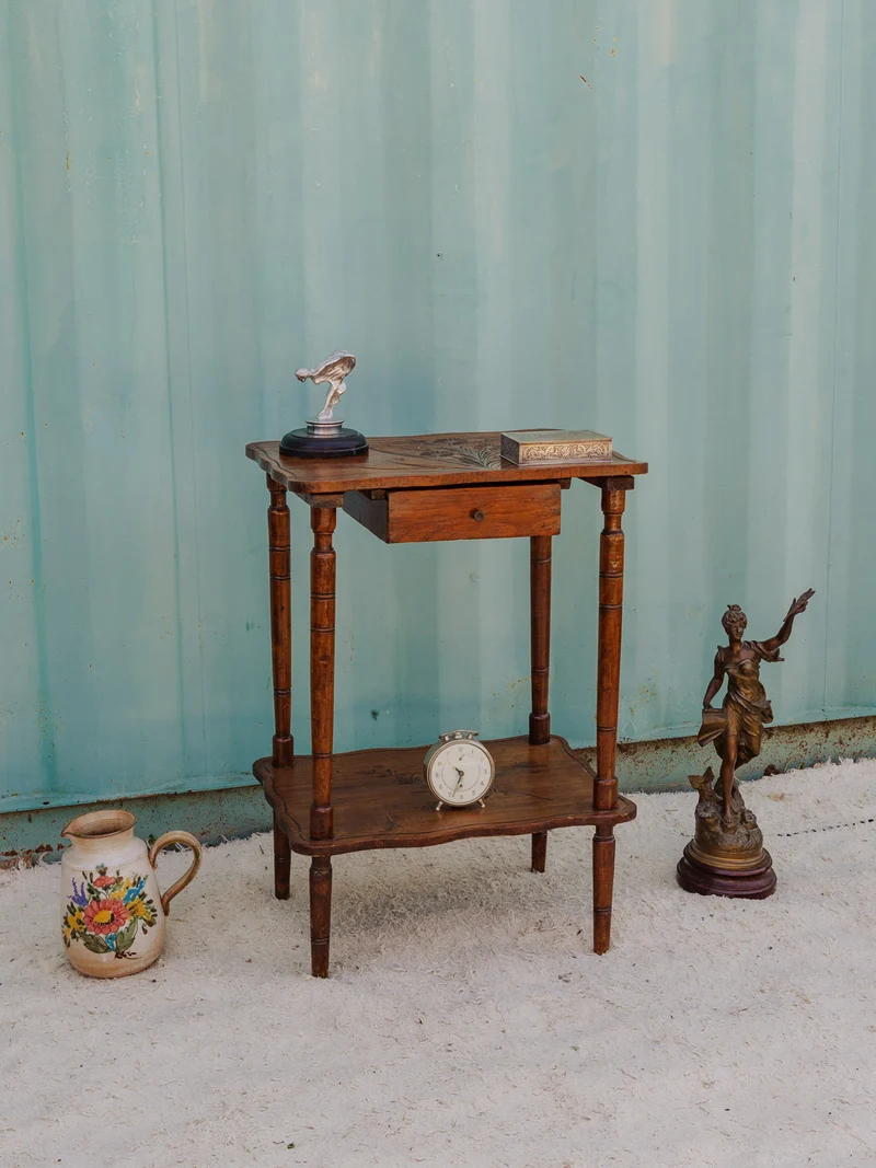 Francine, la table d'appoint en bois N°1469