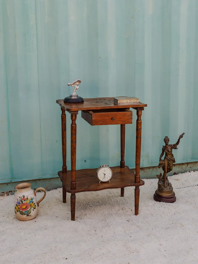 Francine, la table d'appoint en bois N°1469