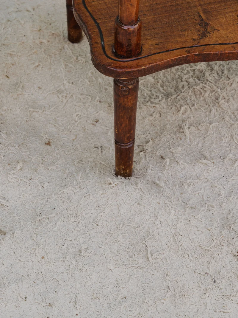 Francine, la table d'appoint en bois N°1469