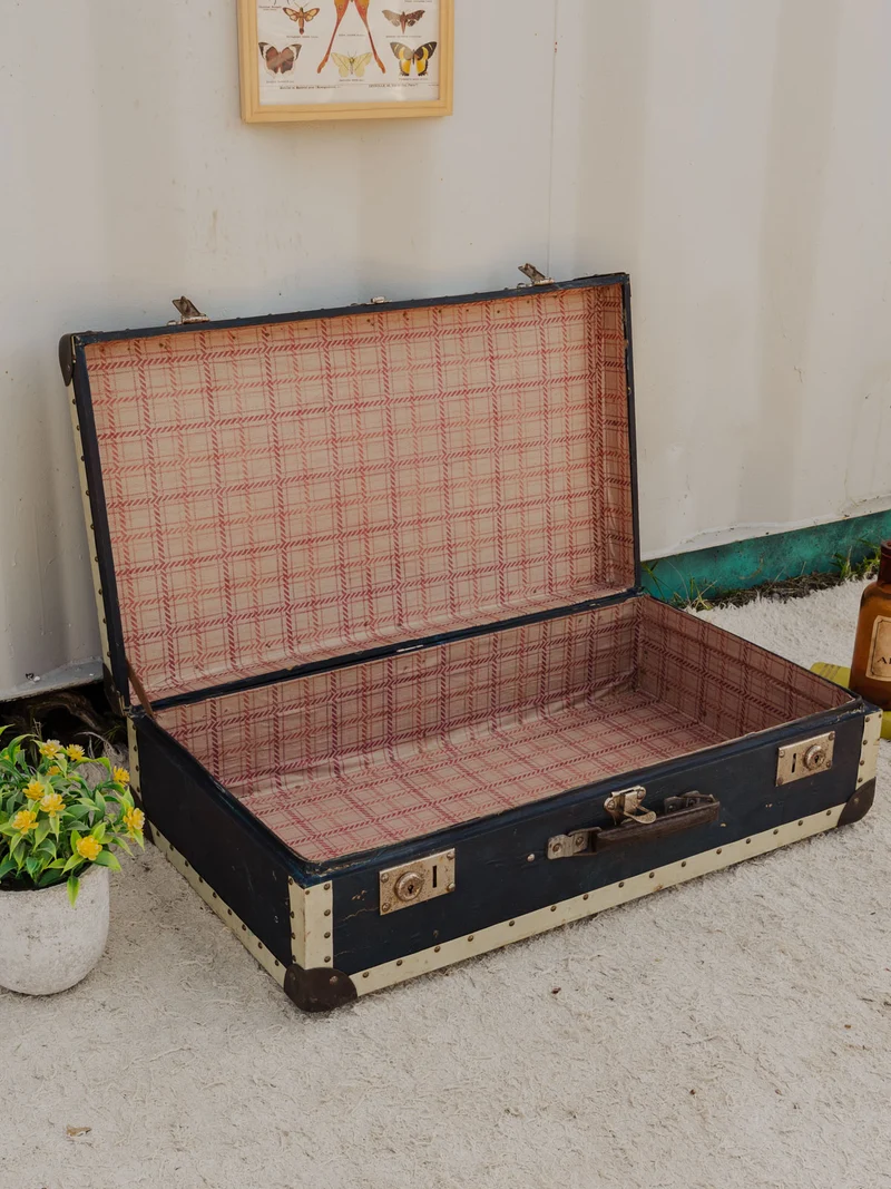 Lucienne, la valise vintage noire N°320
