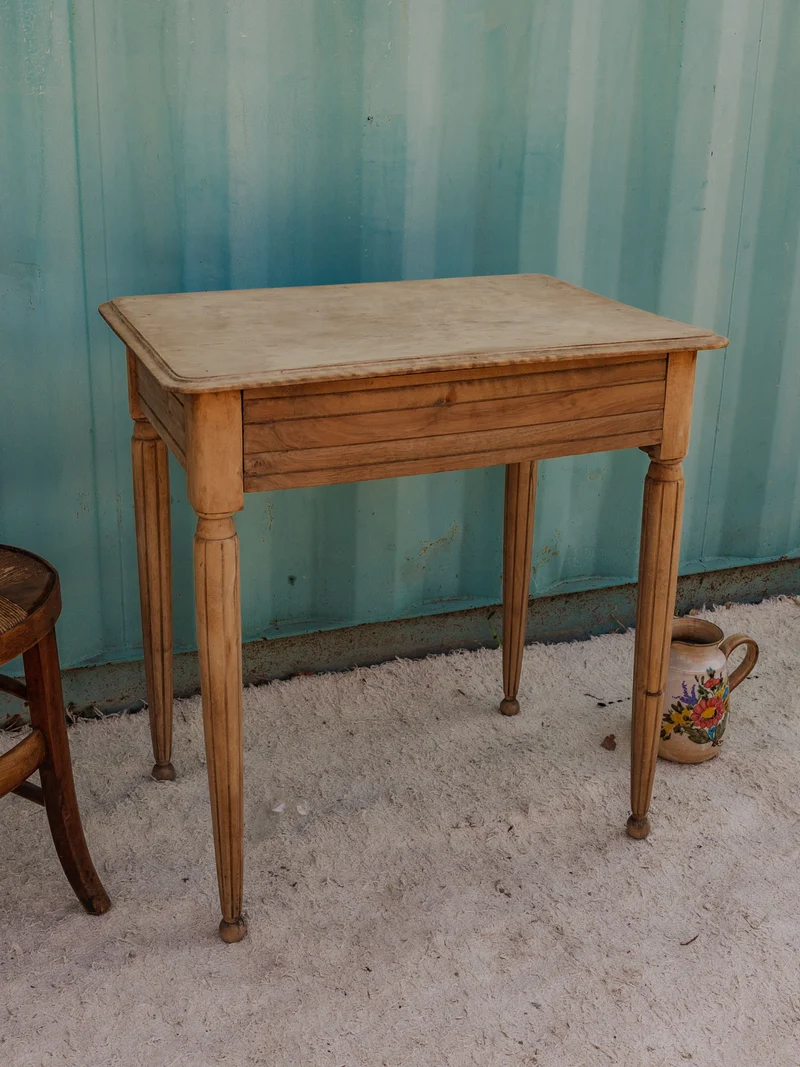 Francine, la table d'appoint en bois N°1474