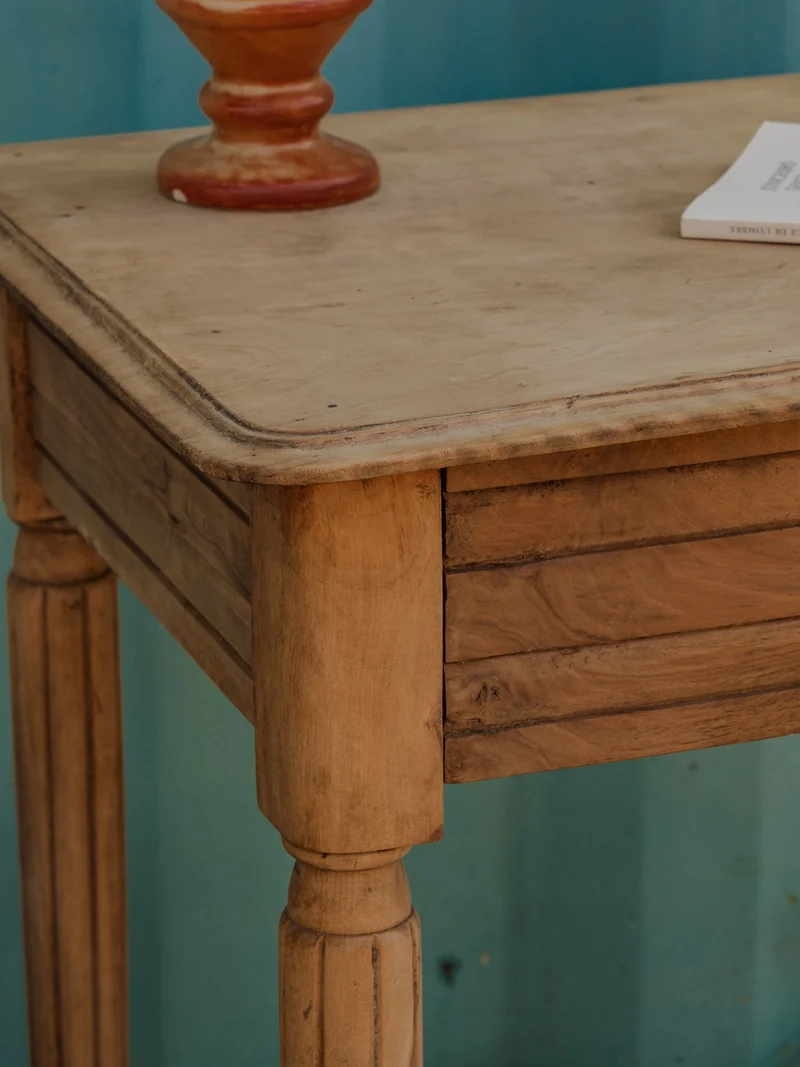 Francine, la table d'appoint en bois N°1474