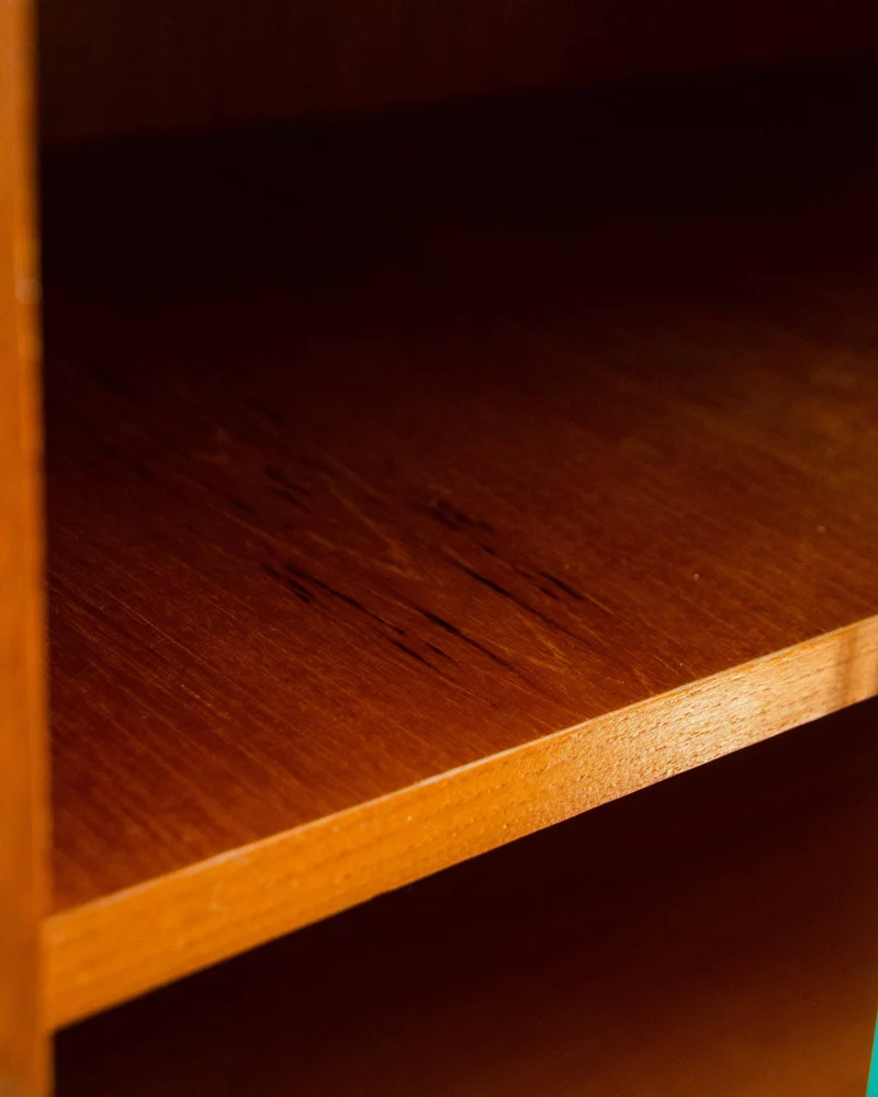 Madeleine, la bibliothèque vitrée en teck N°737