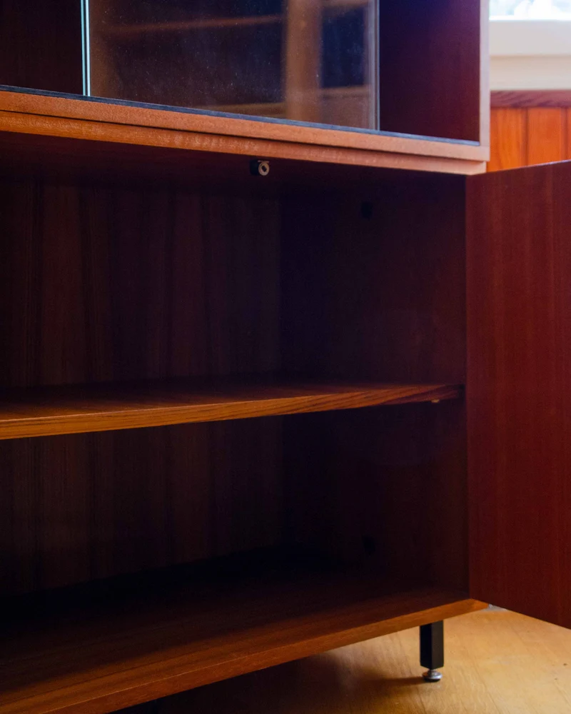 Madeleine, la bibliothèque vitrée en teck N°737