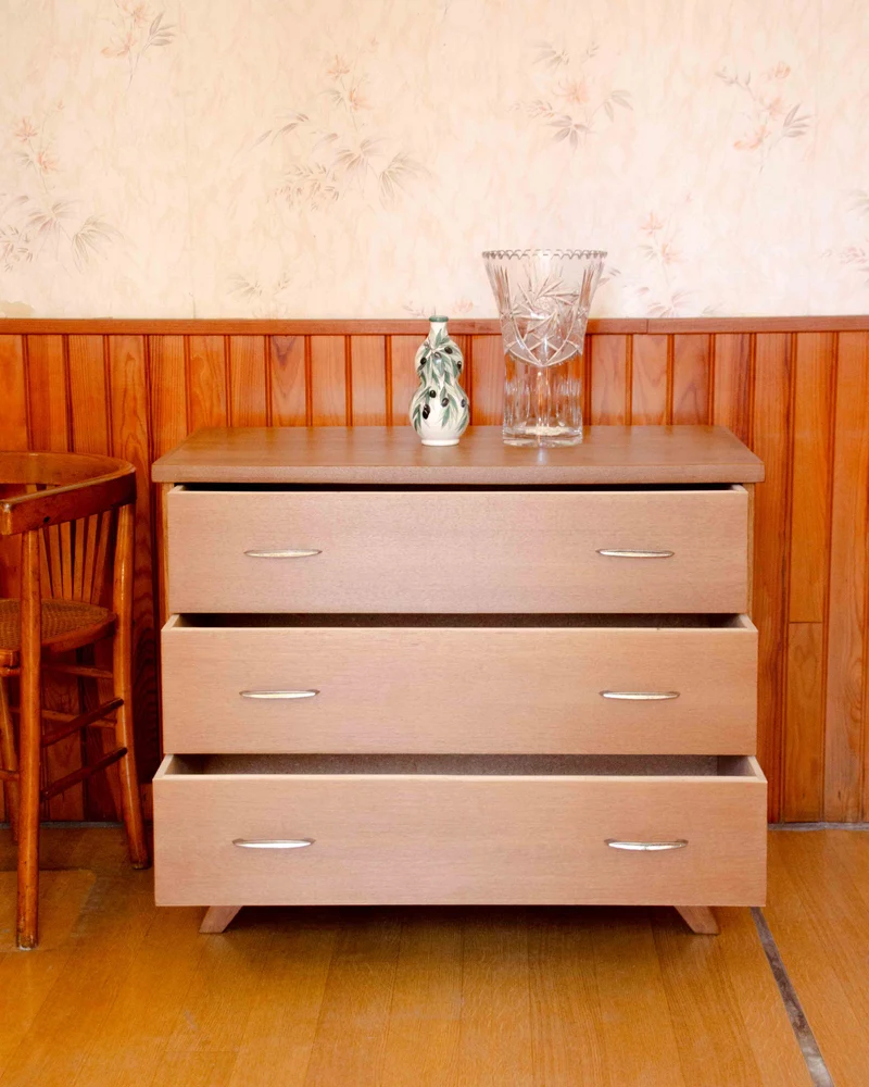 Olga, la commode en chêne et laiton N°701