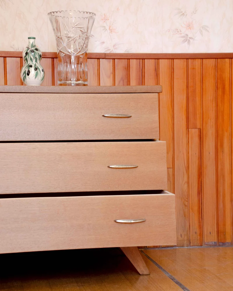 Olga, la commode en chêne et laiton N°701