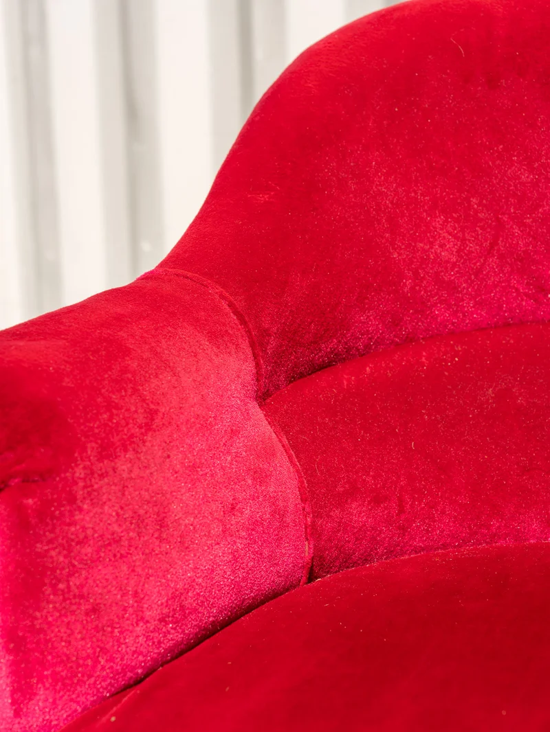Ernest, le fauteuil en velours rose N°1517