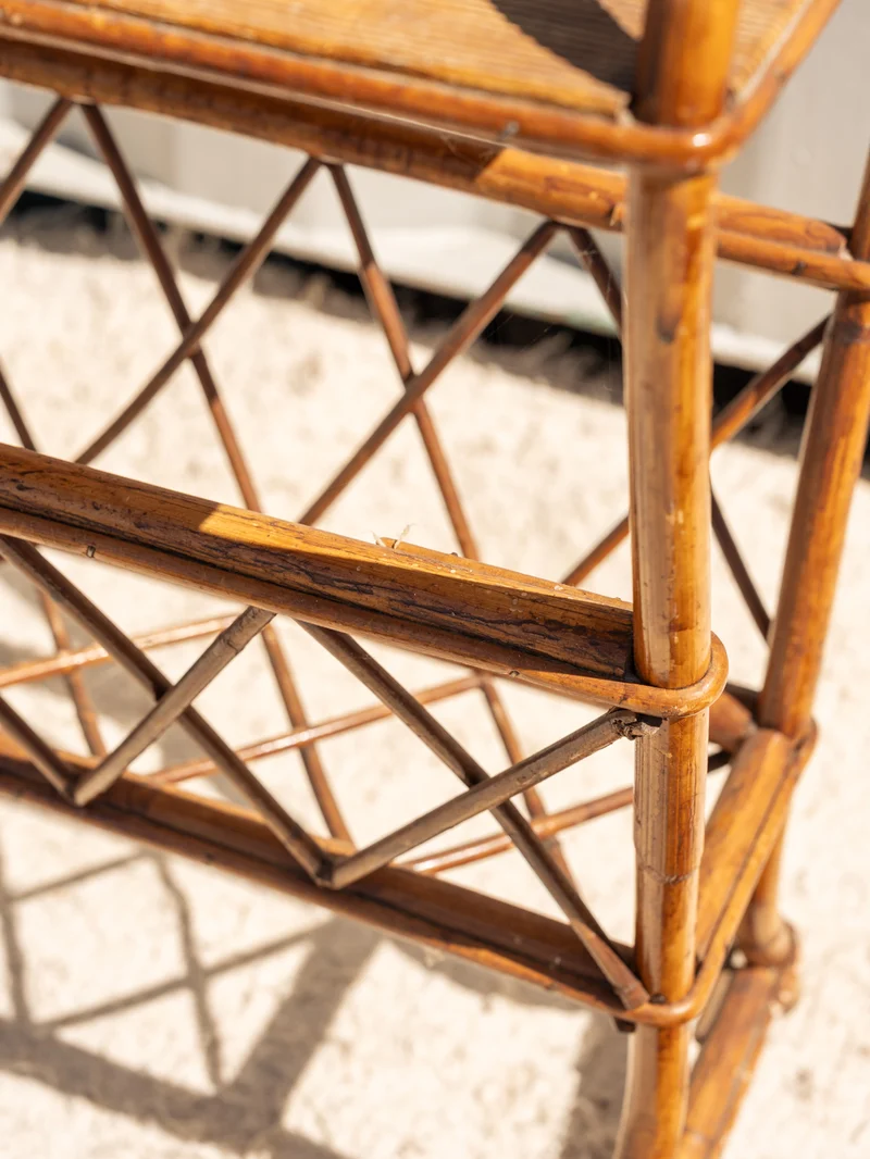 Francine, la table d'appoint en rotin N°1451