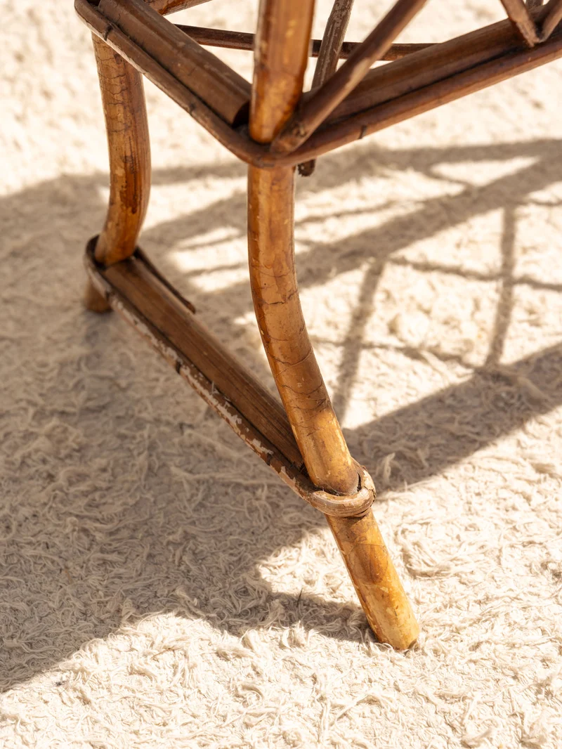 Francine, la table d'appoint en rotin N°1451
