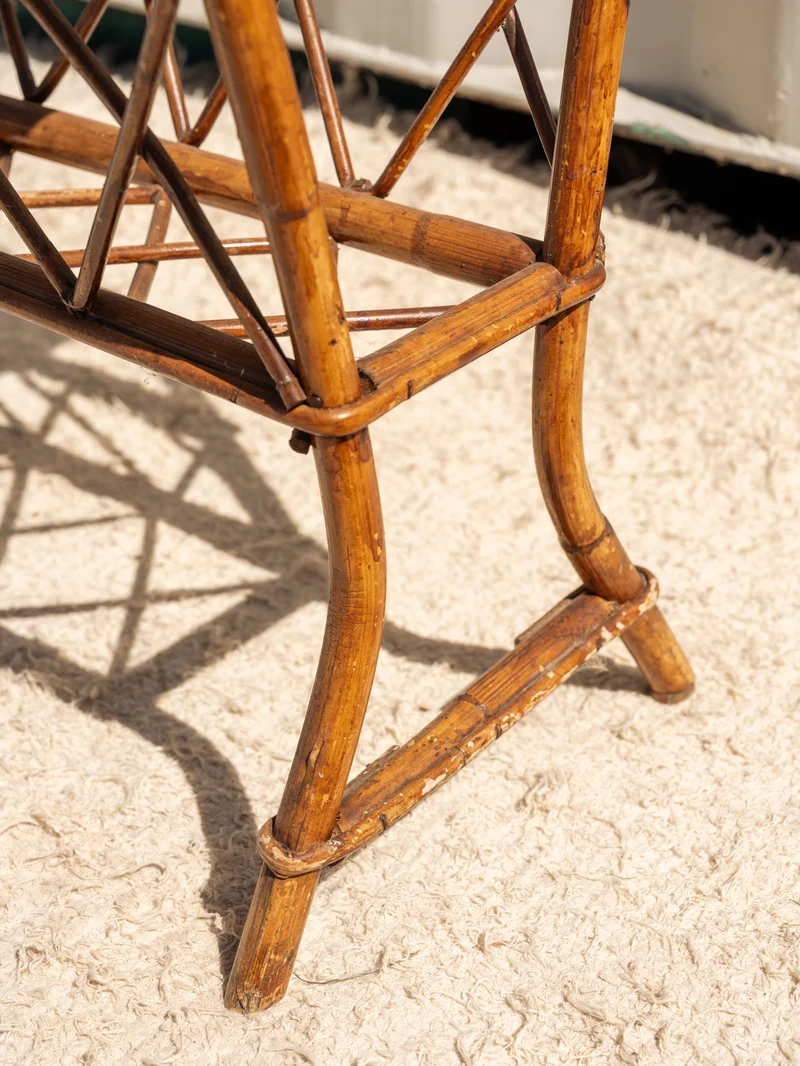 Francine, la table d'appoint en rotin N°1451