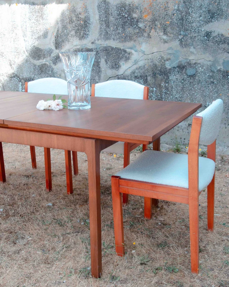 Karla, la table à manger en teck années 60 N°1228
