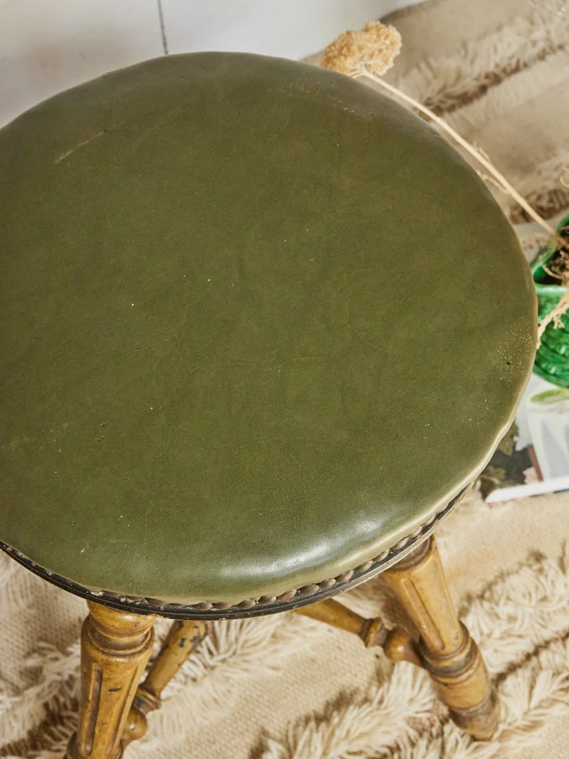 Regis, le tabouret de piano en cuir N°1421