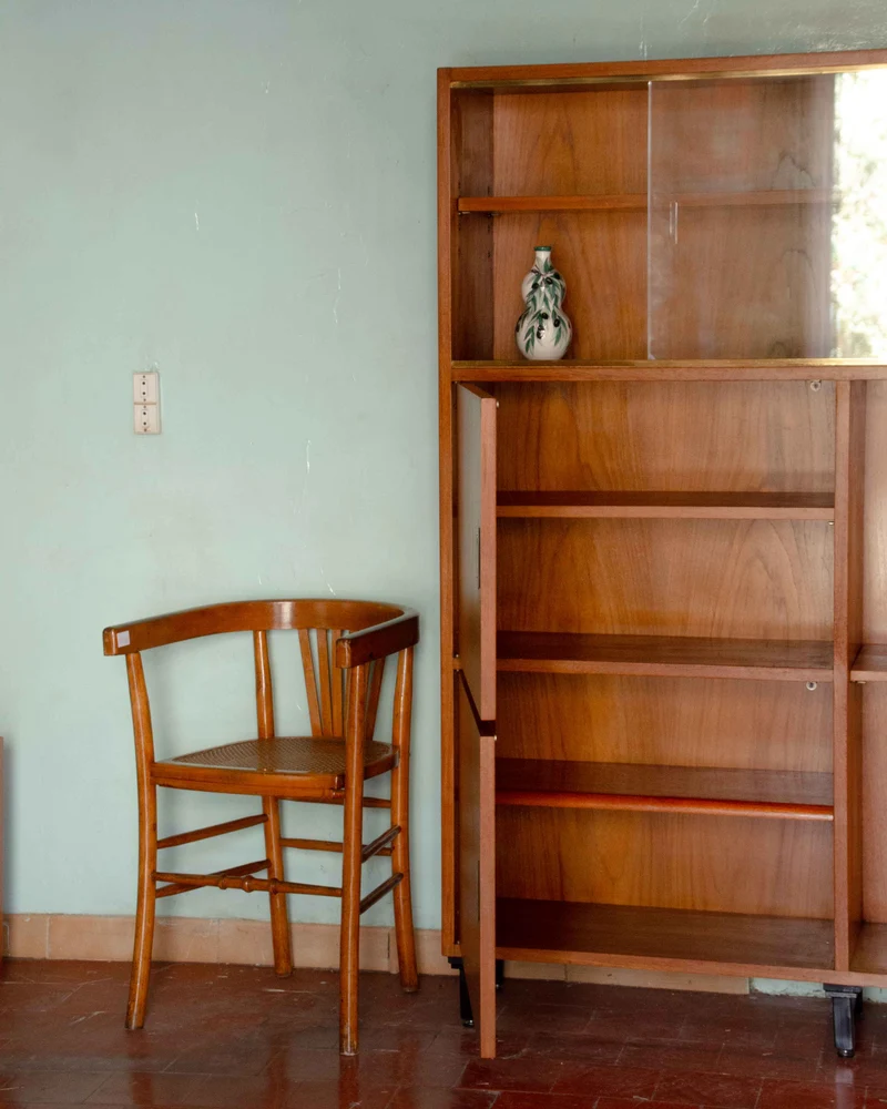 Madeleine, la bibliothèque vitrée en teck N°735