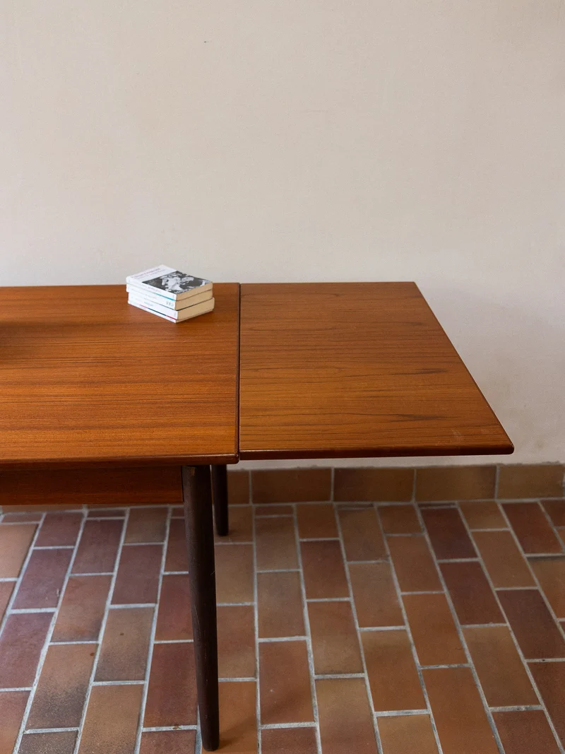 Karla, la table à manger en teck N°1235
