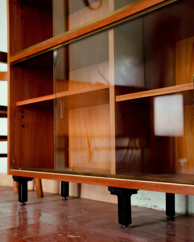 Madeleine, la bibliothèque vitrée en teck N°734