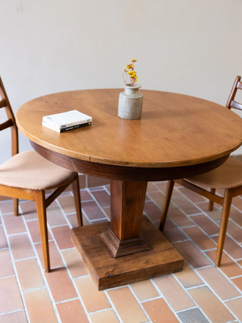 Romy, l'imposante table à manger N°1465