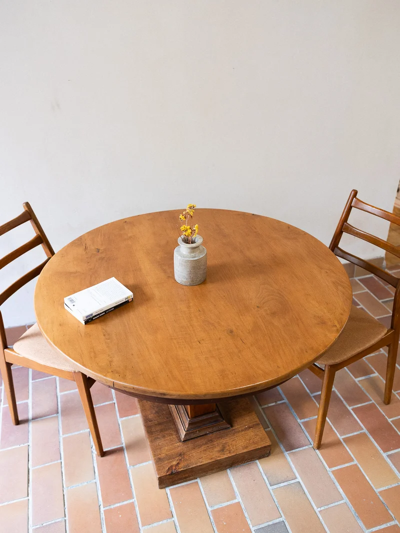 Romy, l'imposante table à manger N°1465