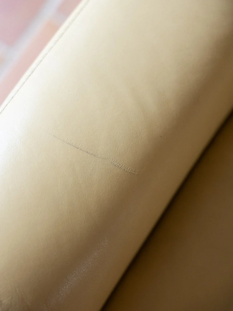 Jakob, le fauteuil jaune beurre N°1327