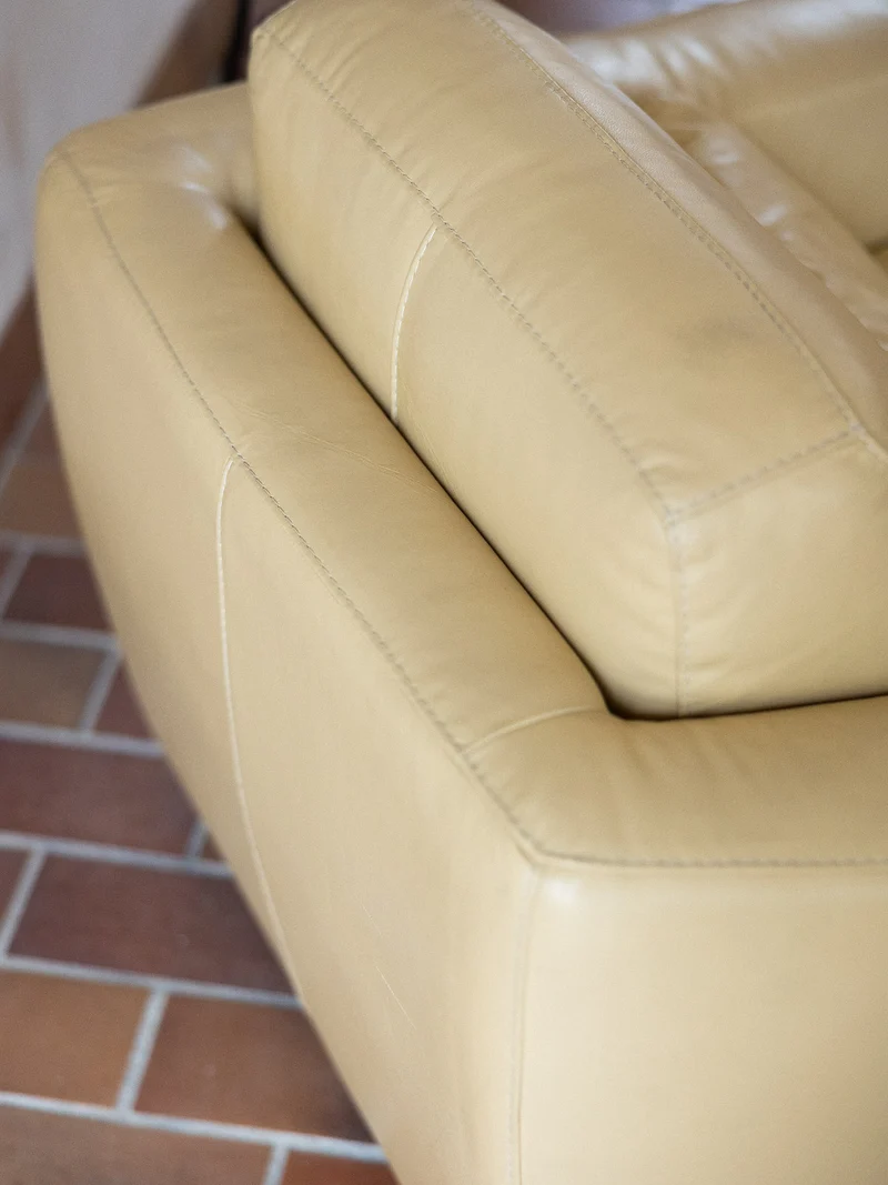 Jakob, le fauteuil jaune beurre N°1327