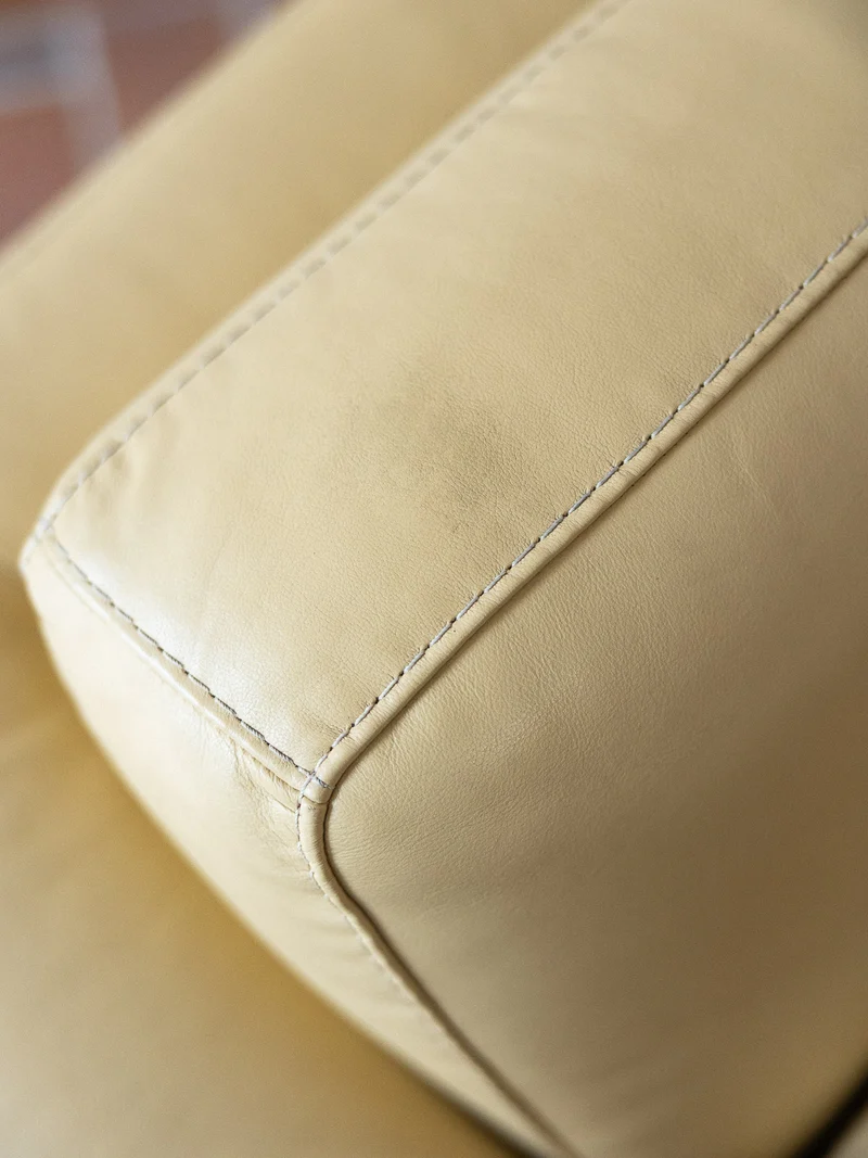 Jakob, le fauteuil jaune beurre N°1327