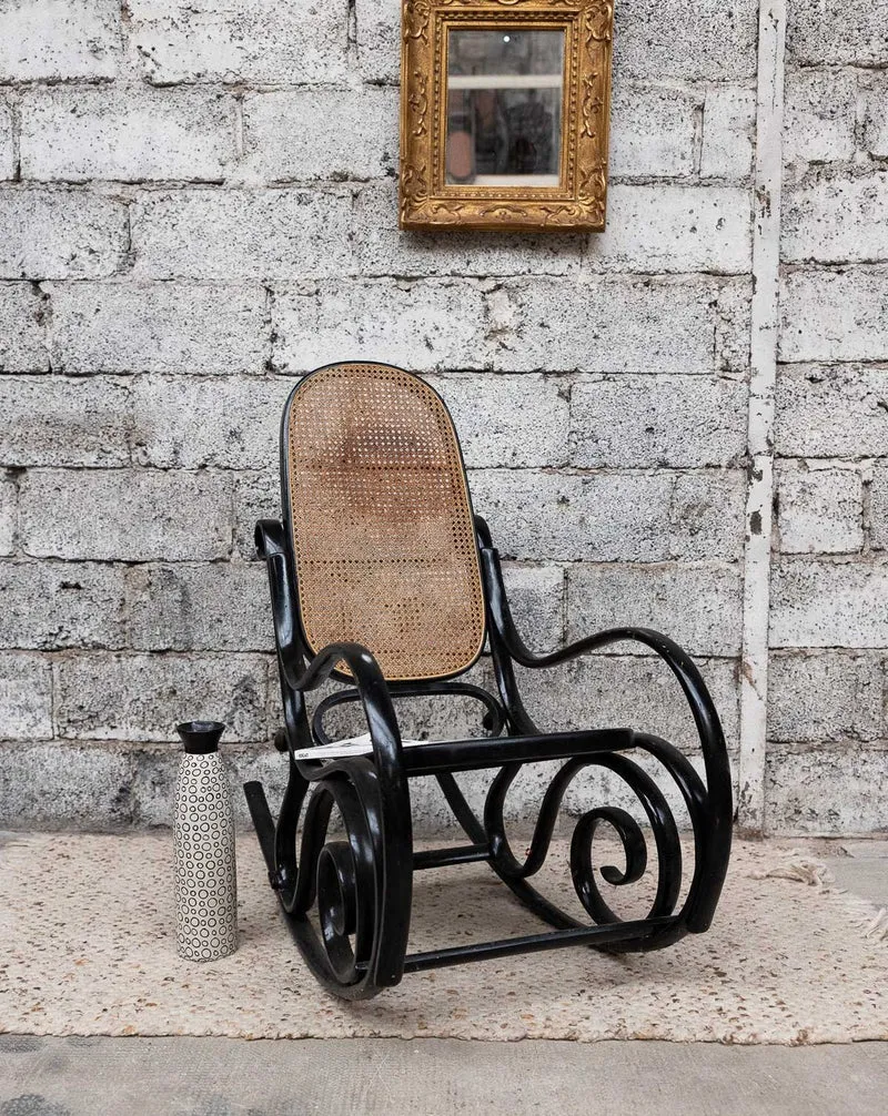 Alibert, le rocking-chair en cannage N°92