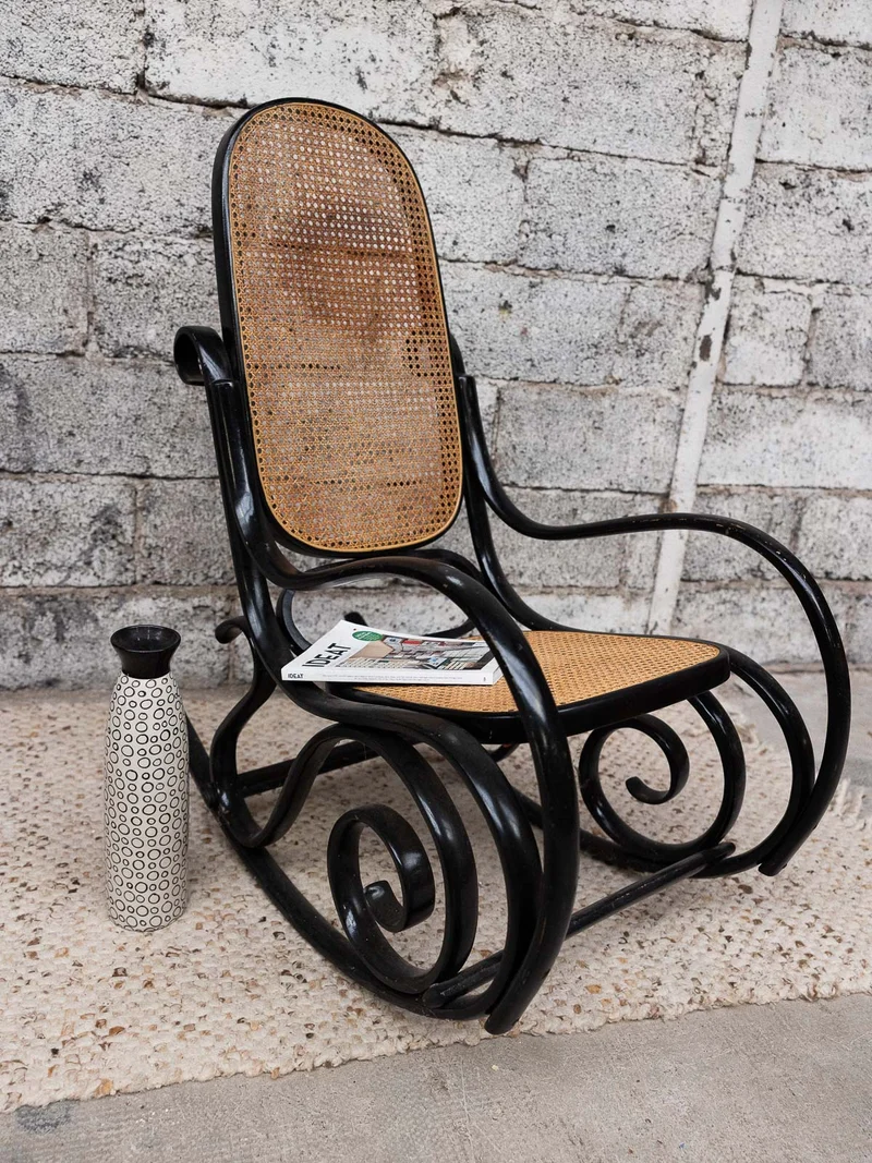 Alibert, le rocking-chair en cannage N°92